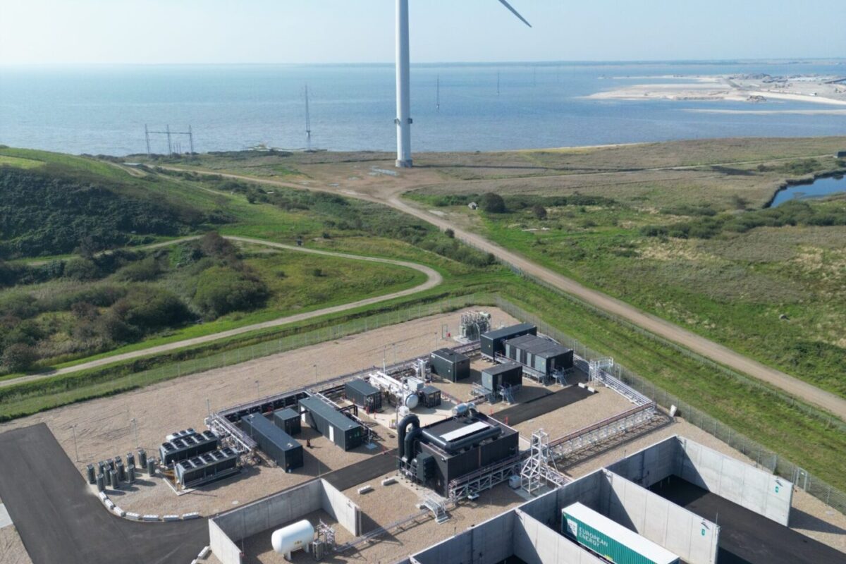 Måde Green Hydrogen Facility and wind turbine